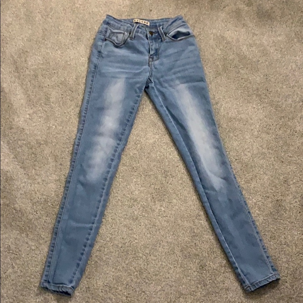 Light wash skinny jeans